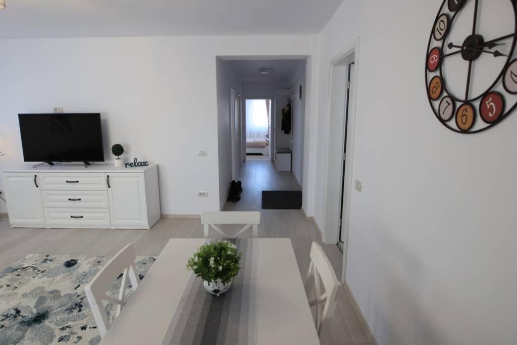 White Apartment Gura Humorului, Bucovina, Voronet מראה חיצוני תמונה